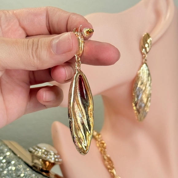 Elegant Gold Drop Earrings - Picture 5 of 7